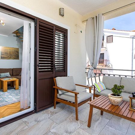 מאלינסקה And Charming Apartment In Vantacici מראה חיצוני תמונה