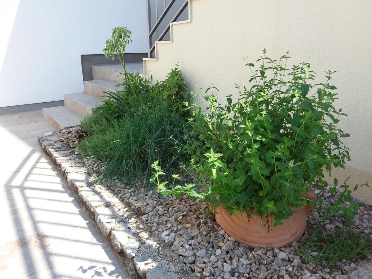 מאלינסקה And Charming Apartment In Vantacici מראה חיצוני תמונה