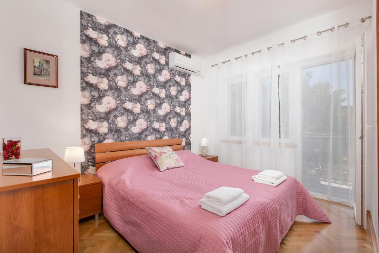 מאלינסקה And Charming Apartment In Vantacici מראה חיצוני תמונה
