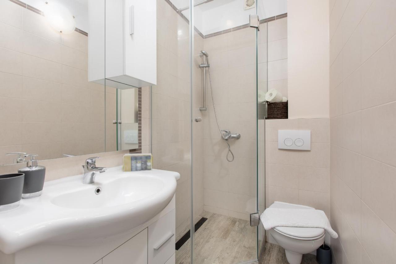 מאלינסקה And Charming Apartment In Vantacici מראה חיצוני תמונה