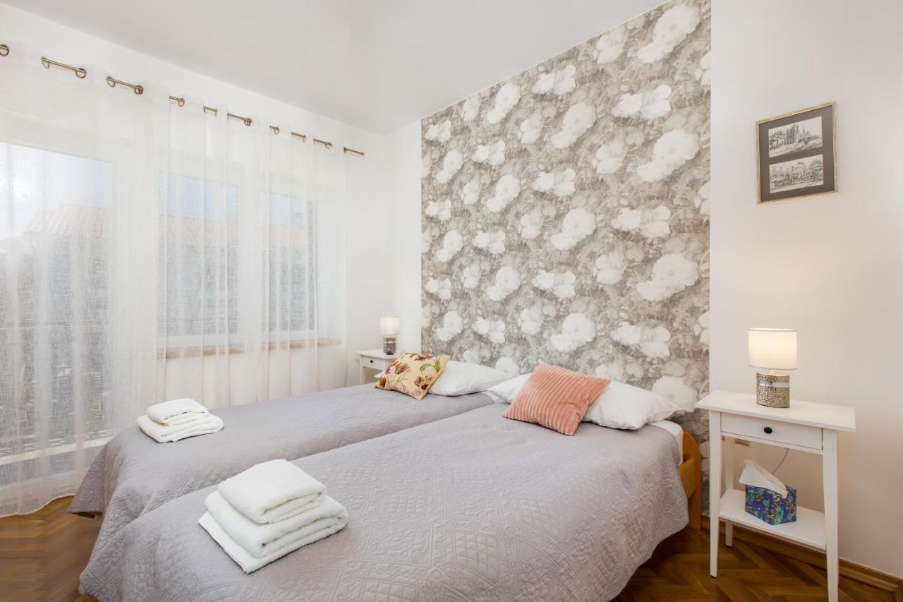 מאלינסקה And Charming Apartment In Vantacici מראה חיצוני תמונה