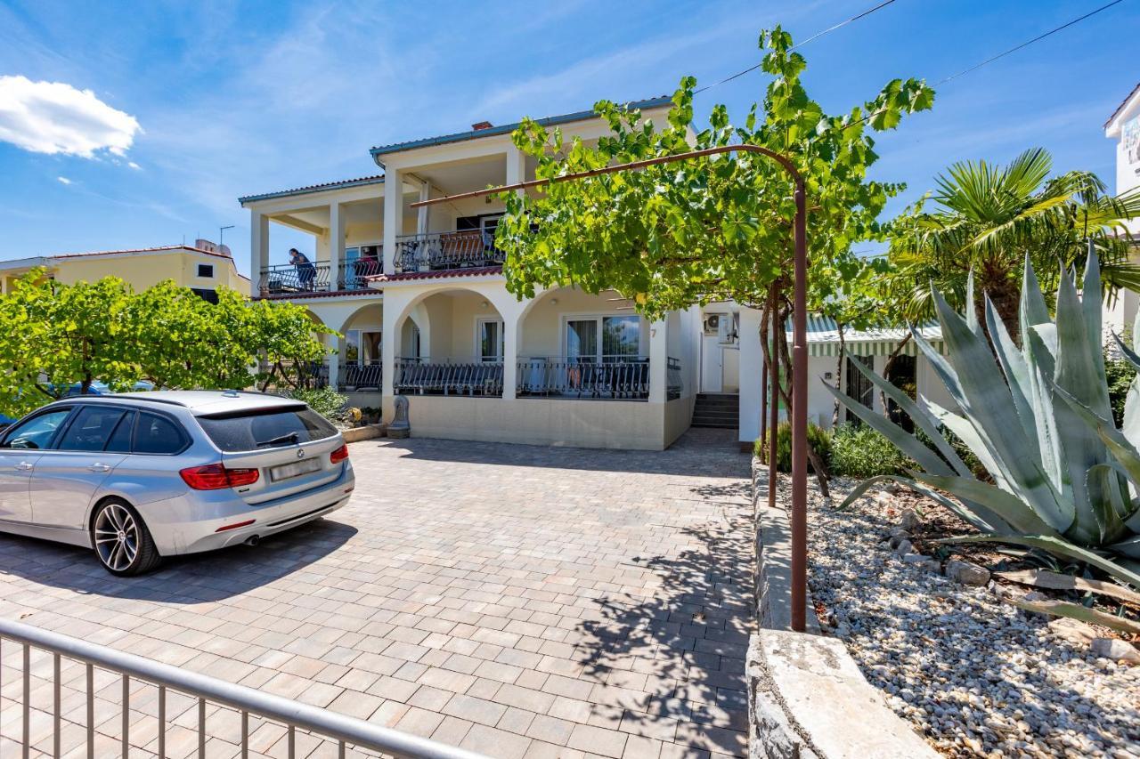 מאלינסקה And Charming Apartment In Vantacici מראה חיצוני תמונה